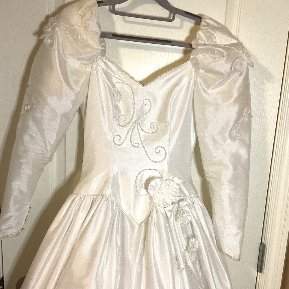 White Wedding Dress Long Sleeves Size S Trail Flowers Beads Big Bow Bride
